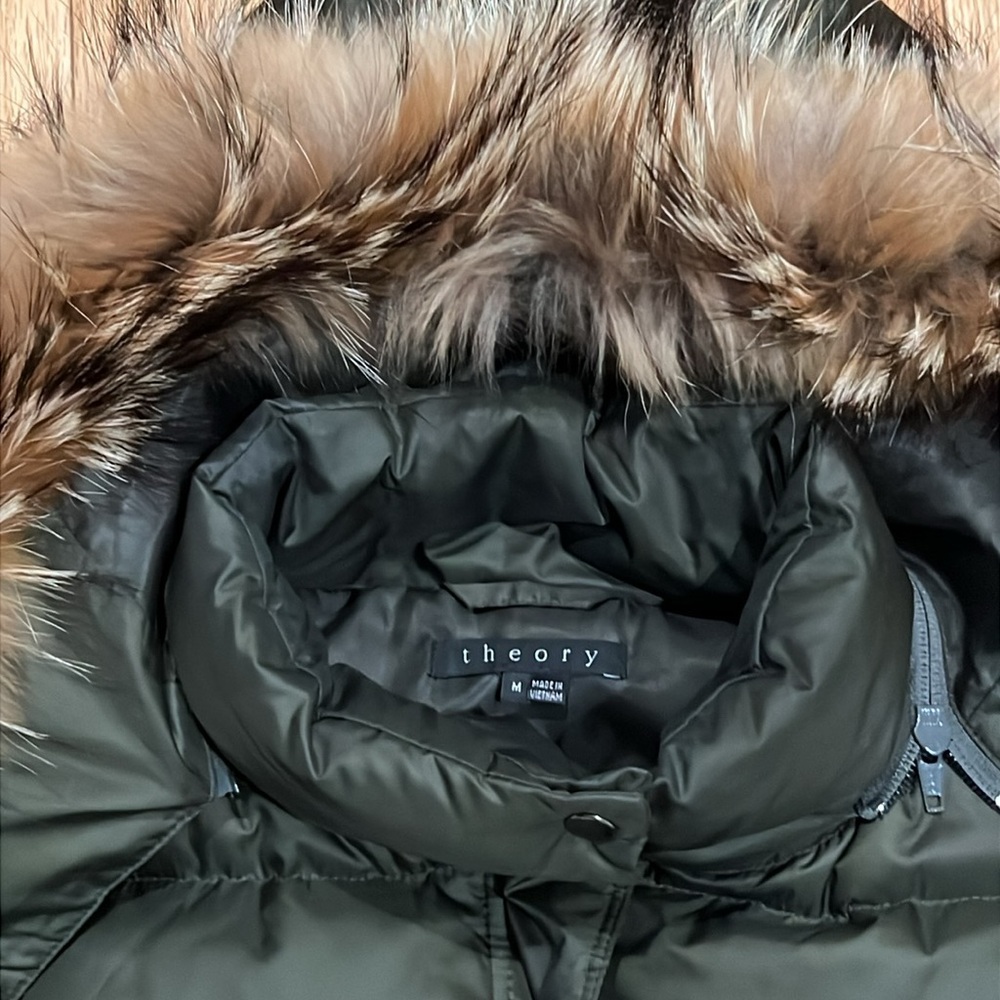 Like new - Theory down vest with raccoon fur trim. Removable hood, size M - Picture 2 of 12